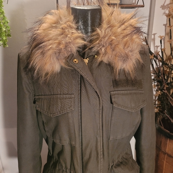 H&M Khaki Faux Fur Collared Winter Coat Sz.4 - Picture 1 of 8